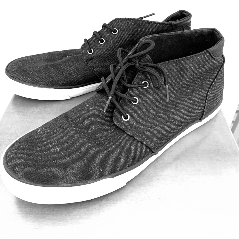 Andrew Marc sneakers. Size 12
